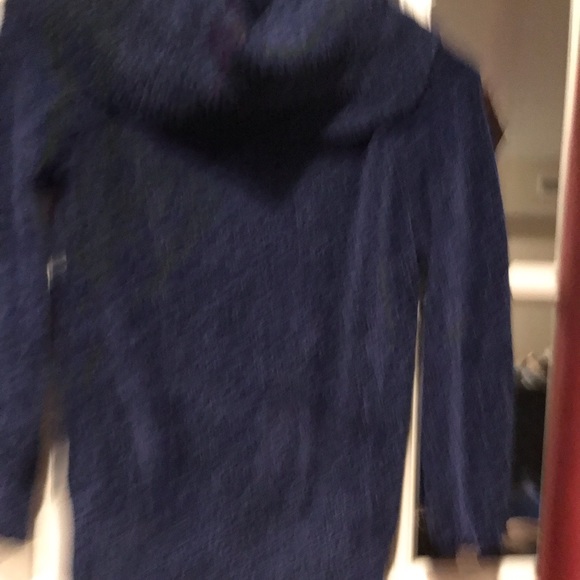 Allie & Rob sweater - Picture 2 of 3